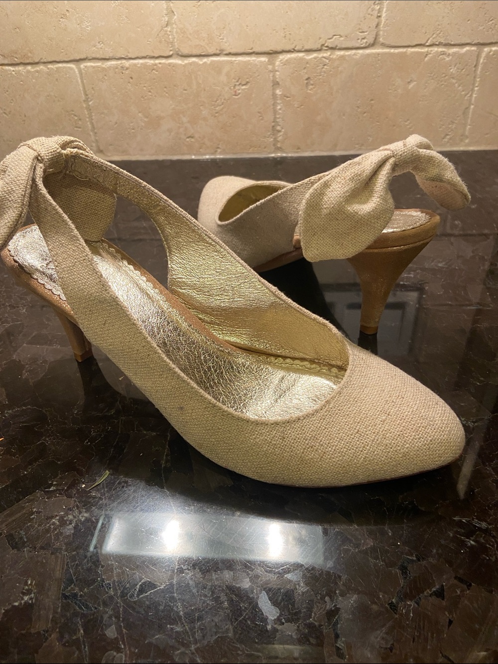 Anthropologie Miss Albright Neutral Linen/Gold Sling Back Pump 7.5 Slim Heels
